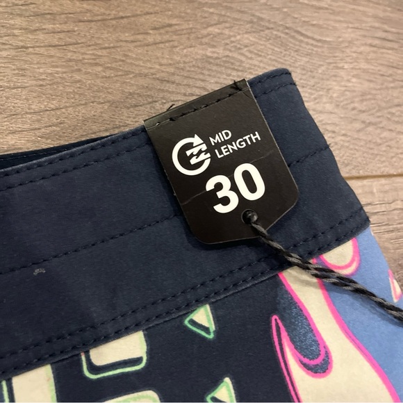 Quicksilver Board shorts Size 30 NWT - Picture 5 of 6